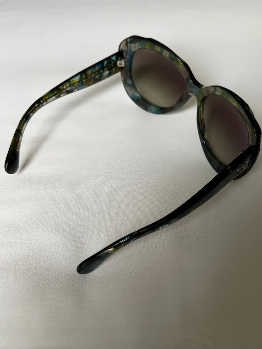 Women’s Oversized Green Patterned Sunglasses with hard case